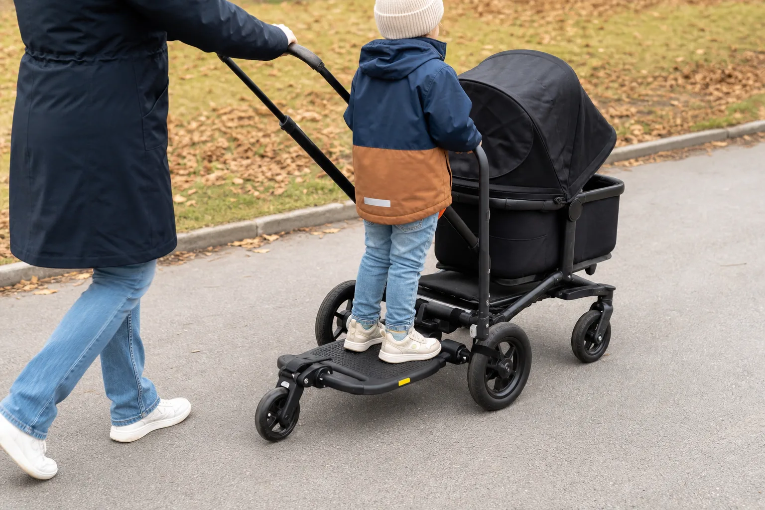 Liten resevagn kopplad bakom huvudvagn