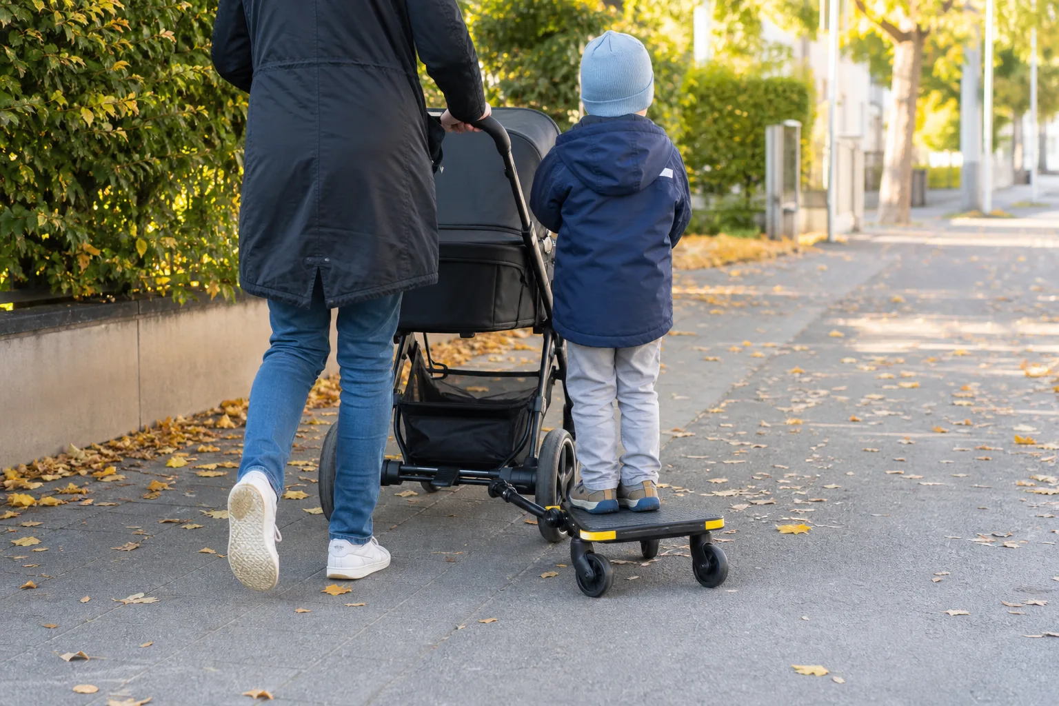 Kompakt resevagn kopplad bakom barnvagn